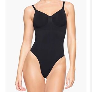 Skims Seamless sculpt low back thong bodysuit
